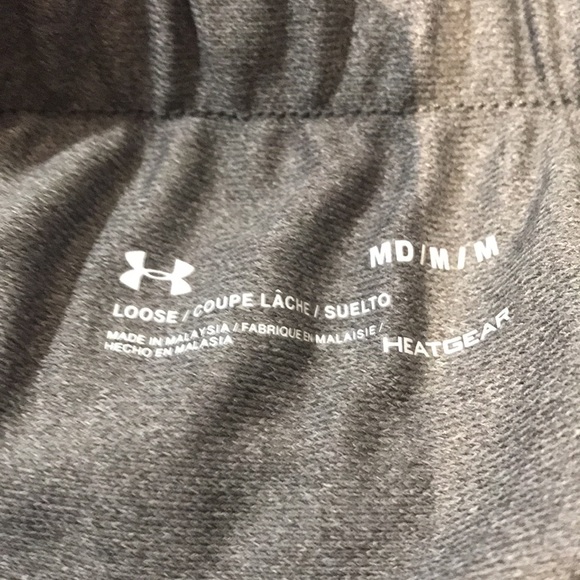 NWT Under Armour womens heatgear shorts.  Grey/Black size M - Picture 3 of 4